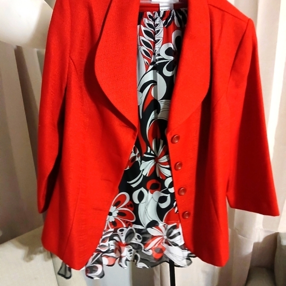 Red Jacket with Red, black and white flower skirt. SIZE 10P - Picture 1 of 2